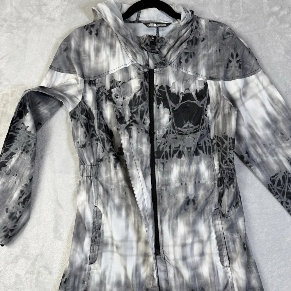 The North Face Flyweight Jacket‎ Women's Small White/Black Tie Dye Hooded Light